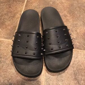 Black slydes with spikes.